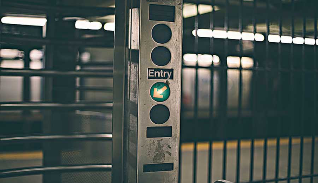 地鐵安全入口指示燈